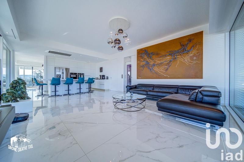 Appartement - 222 m² - 8 pièces