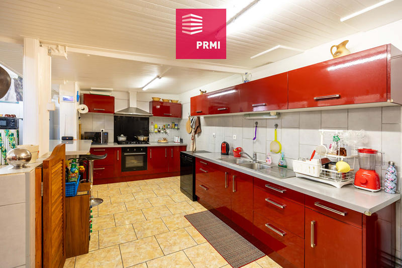 Maison - 300 m² - 8 pièces