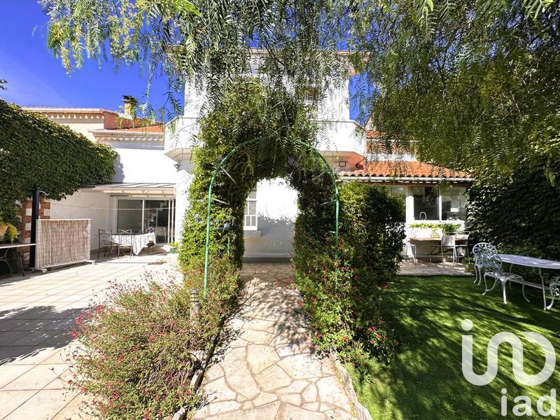 Maison - 240 m² - 8 pièces