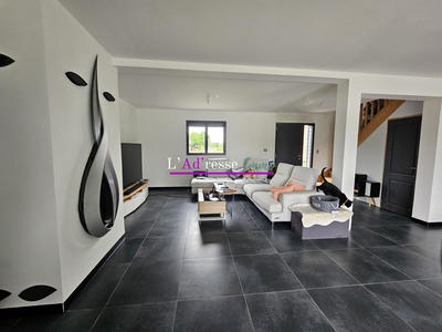 Maison - 127 m² - 8 pièces