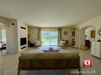 Maison - 222 m² - 7 pièces