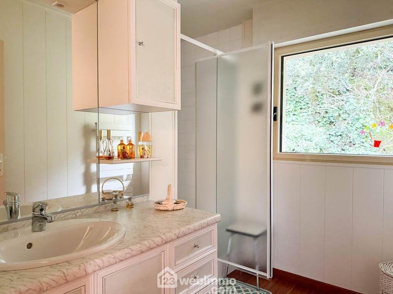 Maison - 235 m² - 8 pièces