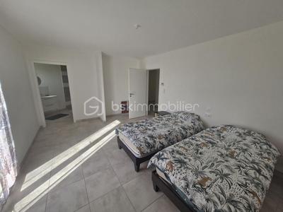 Maison traditionnelle - 325 m² - 7 pièces