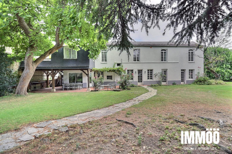 Maison - 225 m² - 10 pièces