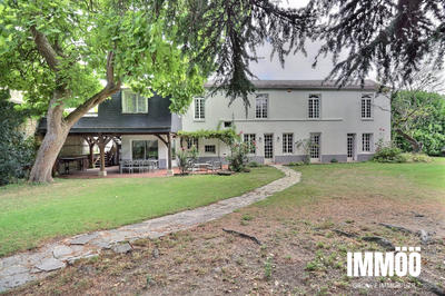 Maison - 225 m² - 10 pièces