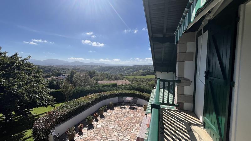 Maison - 192 m² - 6 pièces