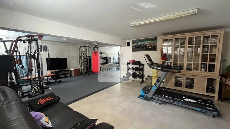 Villa - 258 m² - 8 pièces