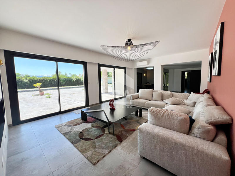 Villa - 297 m² - 7 pièces