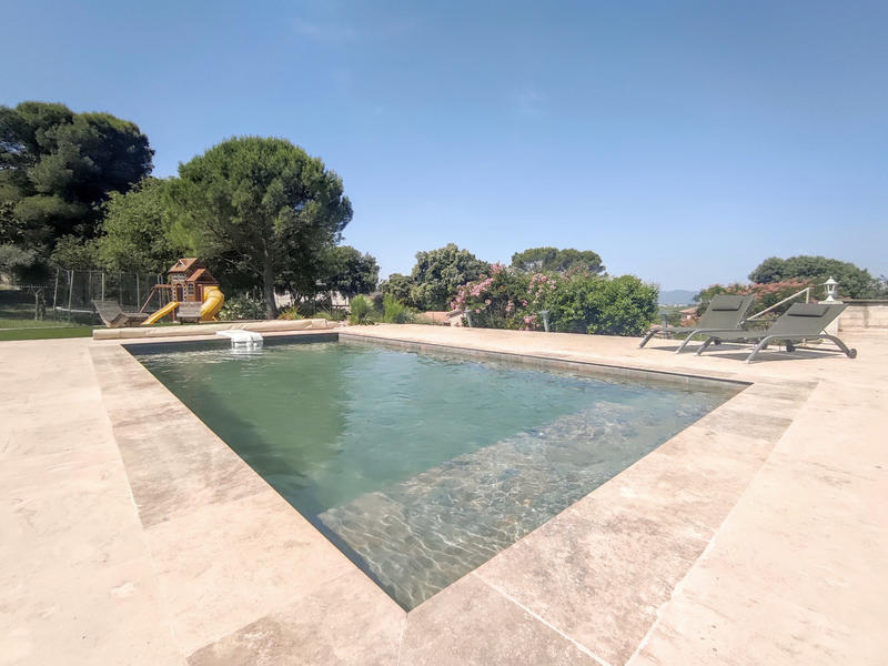 Maison - 270 m² - 11 pièces