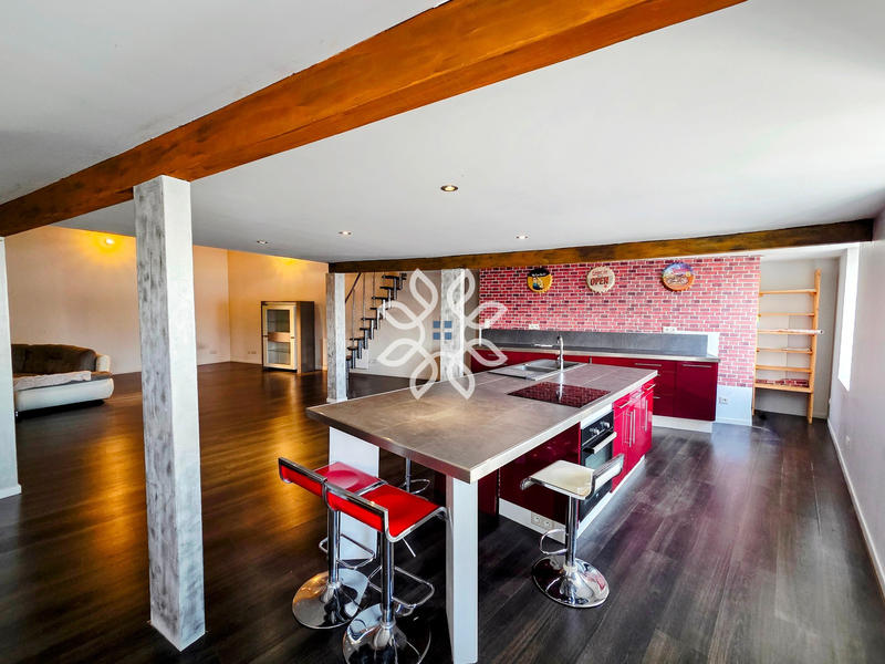 Maison - 135 m² - 2 pièces