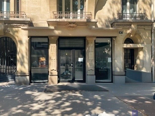 Local commercial - 101 m² - 2 pièces