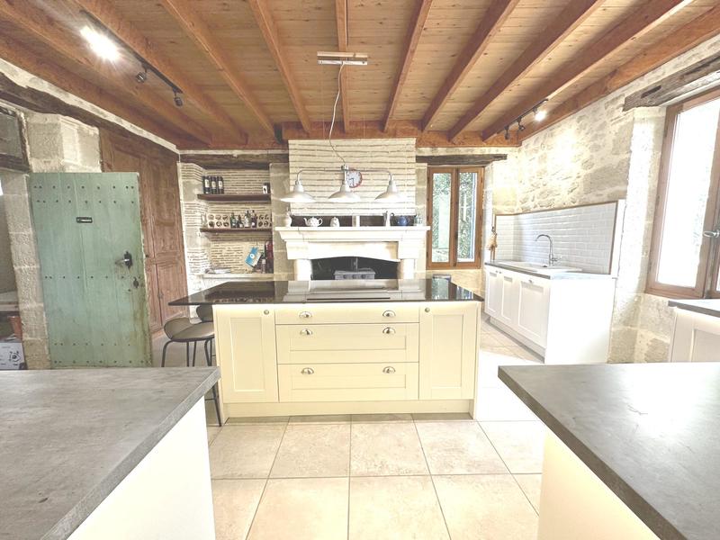 Maison traditionnelle - 200 m² - 6 pièces