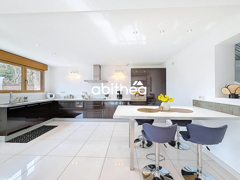 Maison - 200 m² - 9 pièces