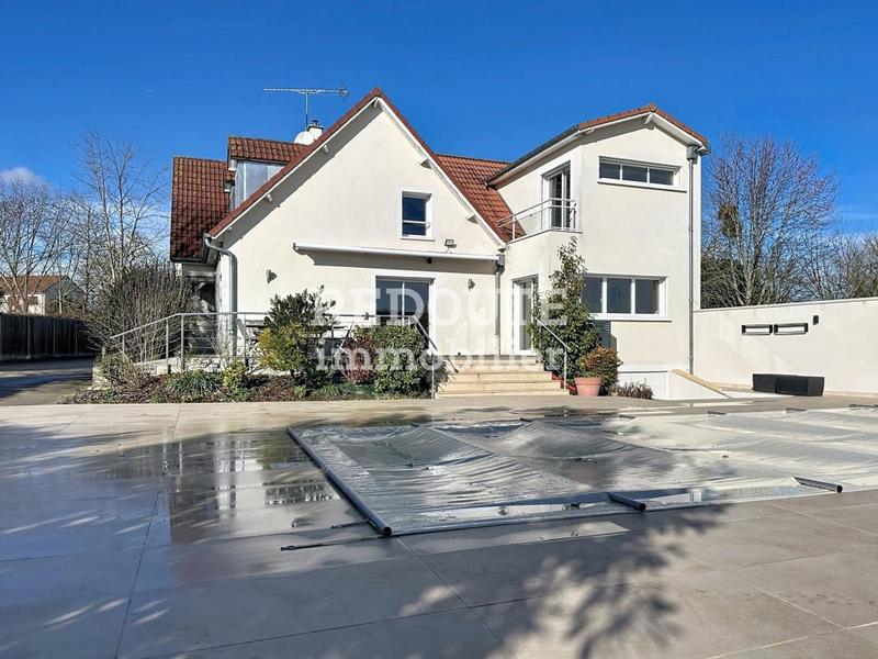 Maison - 203 m² - 7 pièces