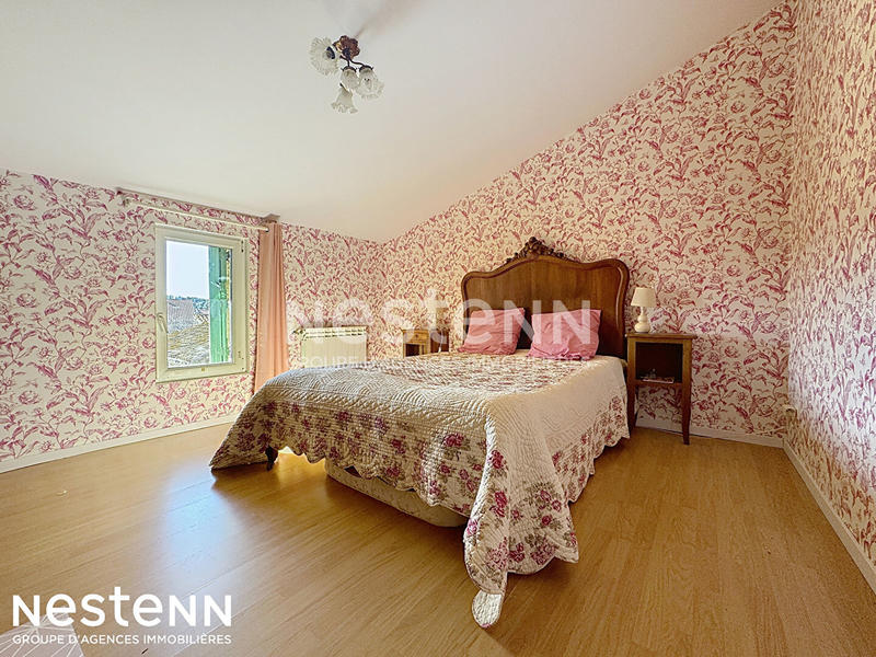 Maison - 242 m² - 8 pièces