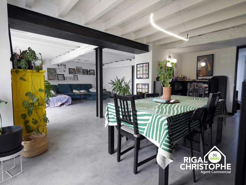 Demeure - 220 m² - 8 pièces