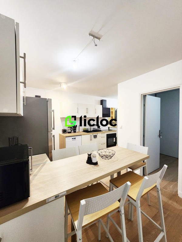 Appartement - 80 m² - 6 pièces