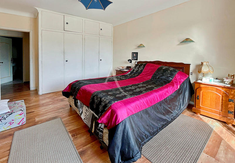 Maison - 230 m² - 7 pièces