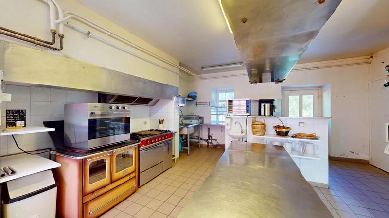 Maison - 240 m² - 11 pièces