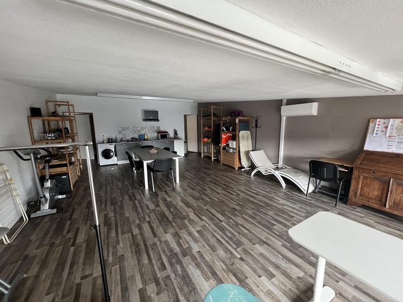 Local commercial - 240 m² - 5 pièces