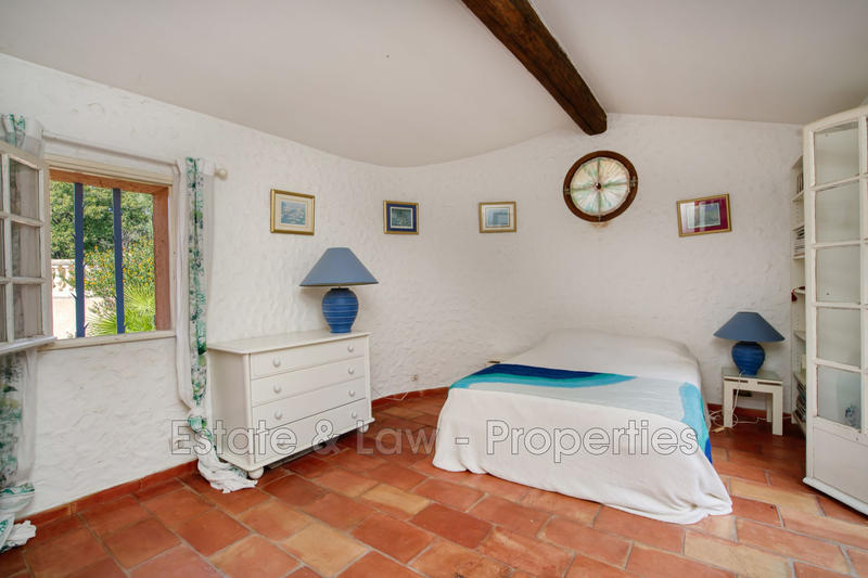 Maison - 220 m² - 7 pièces