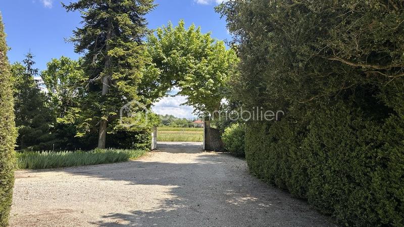 Corps de ferme - 240 m² - 8 pièces