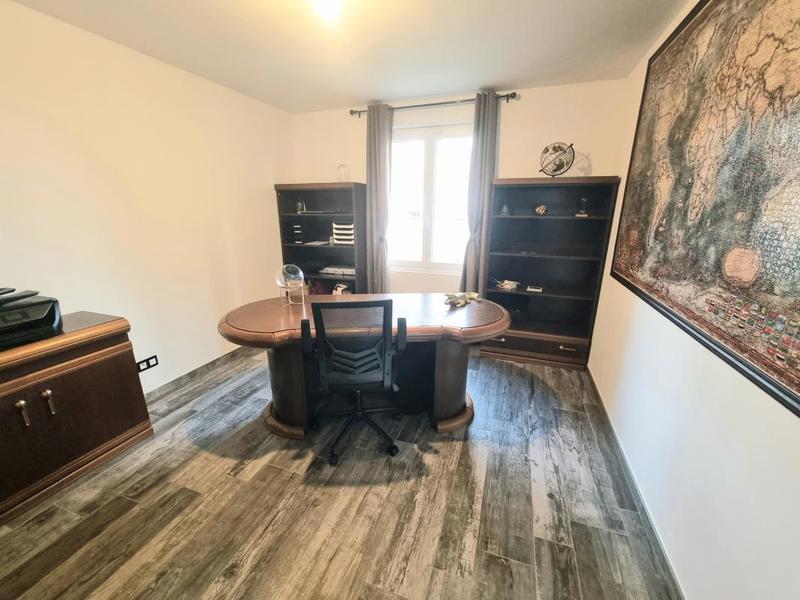 Maison - 208 m² - 7 pièces