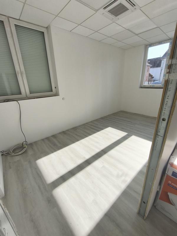 Bureau - 120 m² - 4 pièces