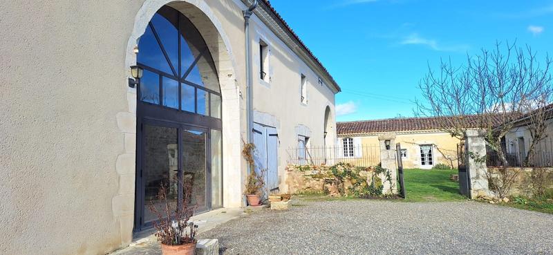 Maison - 428 m² - 20 pièces