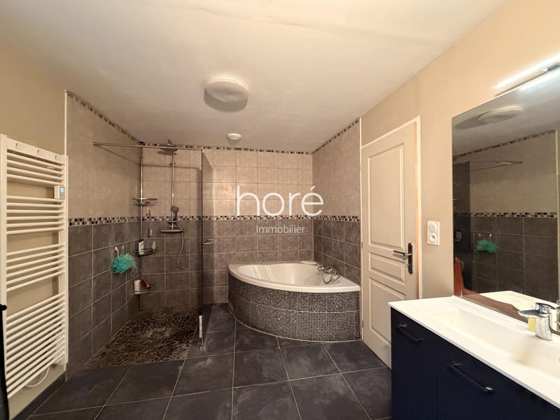 Maison - 255 m² - 8 pièces