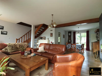 Maison traditionnelle - 163 m² - 8 pièces