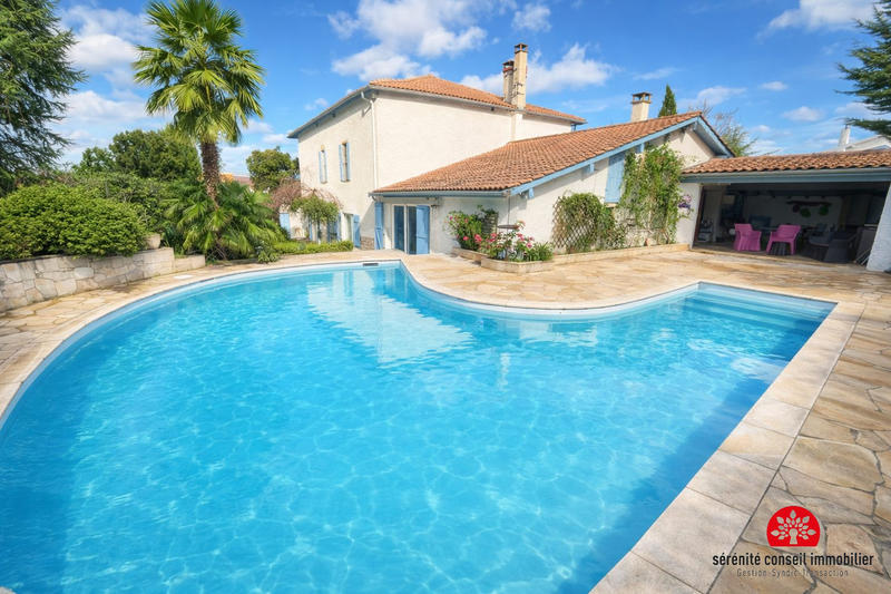 Maison ancienne - 270 m² - 7 pièces