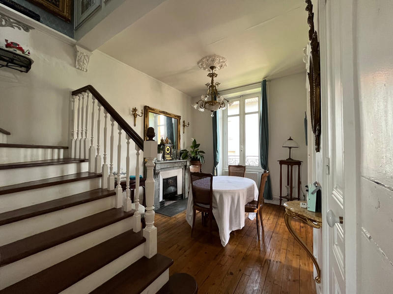 Maison - 185 m² - 10 pièces