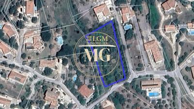 Terrain constructible - 1 900 m²