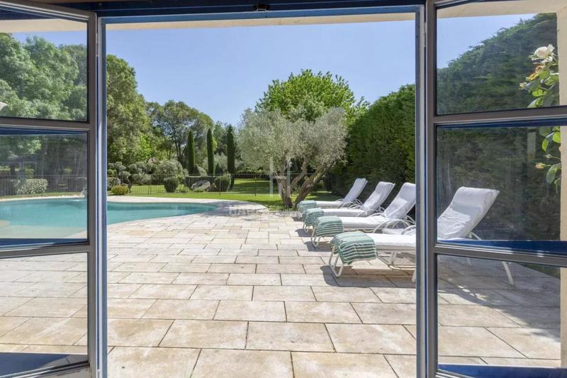 Mas - 300 m² - 9 pièces