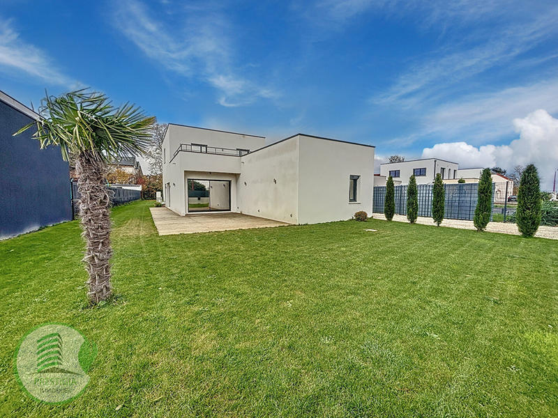 Maison - 205 m² - 8 pièces