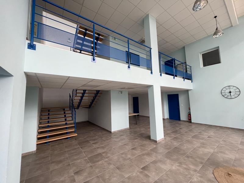 Local d'activité / Entrepôt - 1 216 m² - 2 pièces