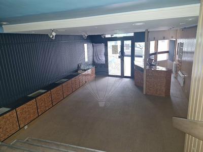 Local commercial - 270 m² - 6 pièces