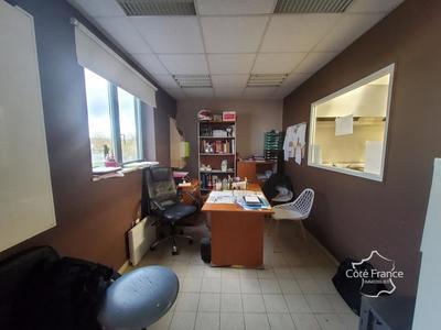 Local d'activité / Entrepôt - 208 m²