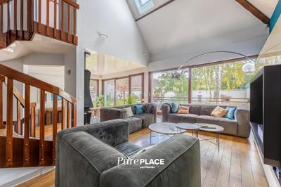 Maison d'architecte - 250 m² - 8 pièces