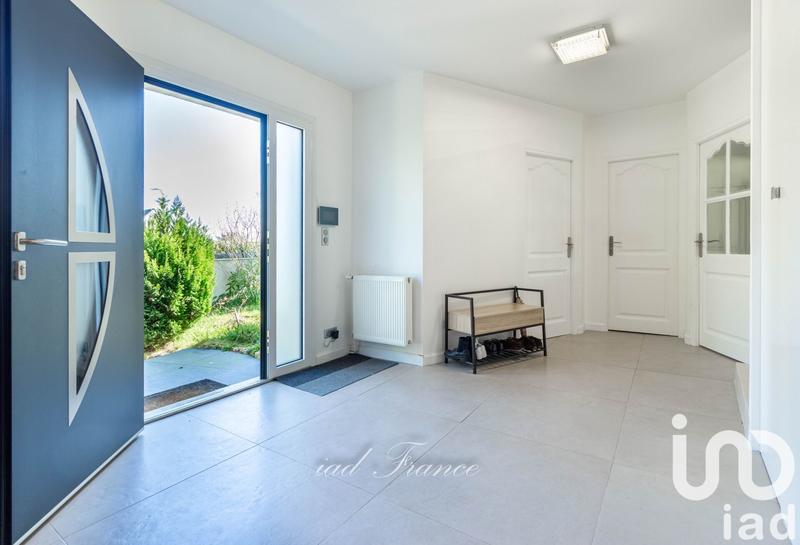 Maison - 230 m² - 8 pièces