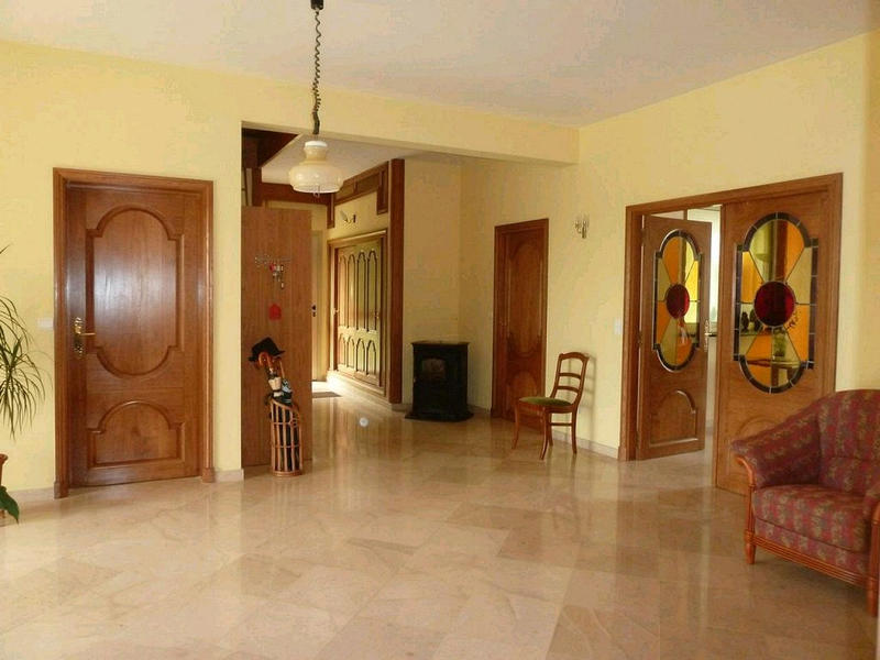 Maison - 240 m² - 6 pièces