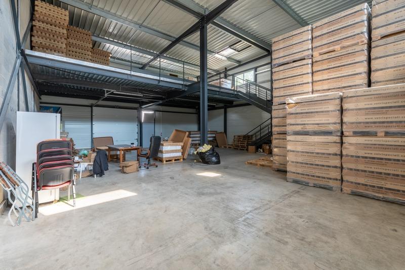 Bureau - 273 m² - 1 pièce