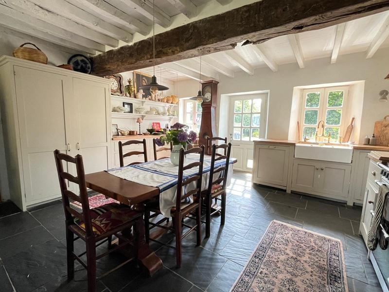 Maison - 240 m² - 9 pièces