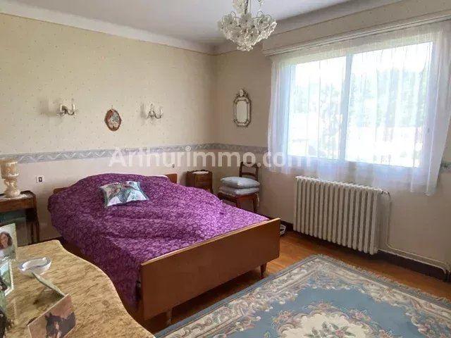 Maison - 230 m² - 6 pièces