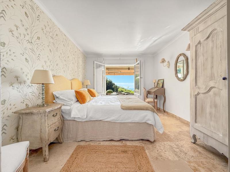 Maison - 250 m² - 6 pièces