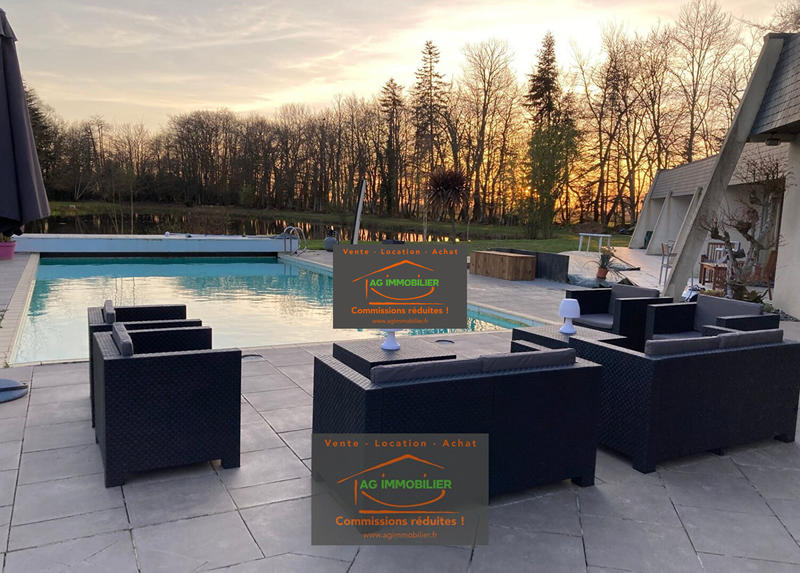 Maison - 341 m² - 9 pièces