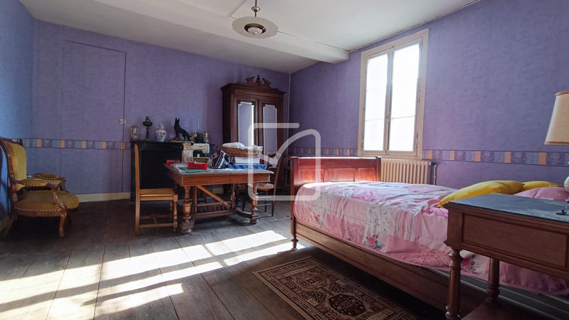 Maison - 234 m² - 8 pièces