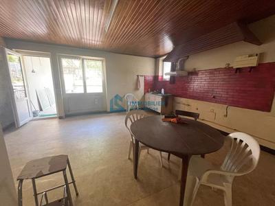 Maison - 266 m² - 12 pièces