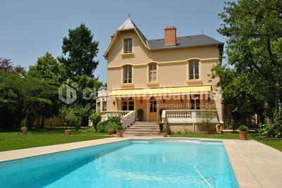 Maison - 299 m² - 7 pièces